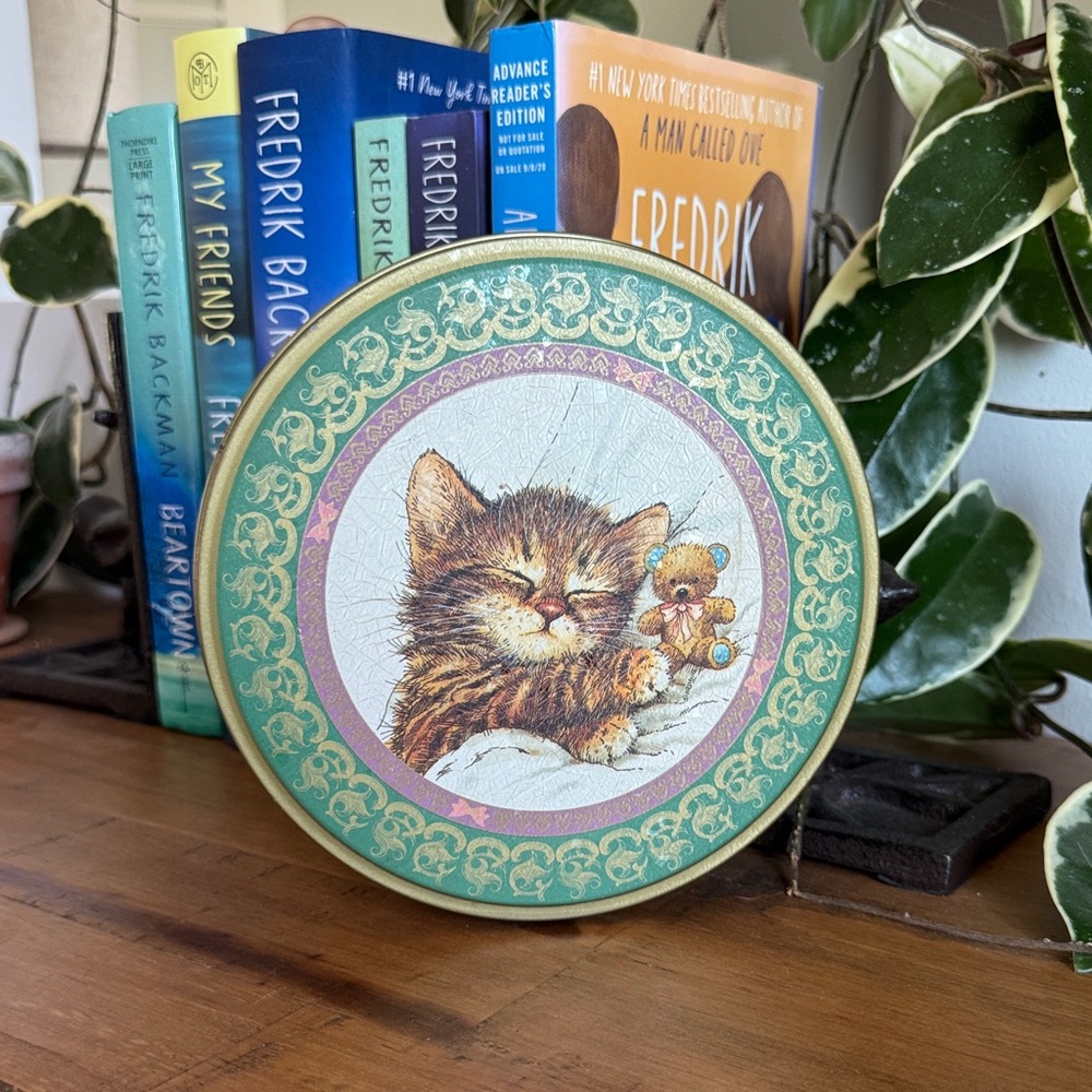 Cute Cat and Teddy Bear Decorative Tin